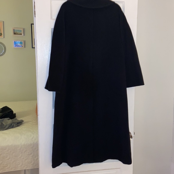 MaxMara Elegant Black Long Coat - Picture 7 of 8